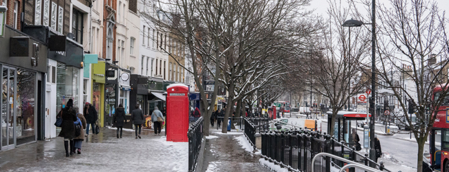 LISA-Reisefuehrer-Sprachreisen-Englisch-England-London-Islington-Schnee-Telefonzelle-Shopping