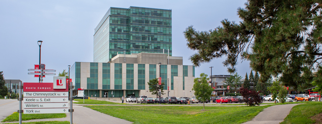 Mehrere Gebäude auf dem Universitätscampus der York Universität in Toronto bei einer LISA! Sprachreise für Schüler